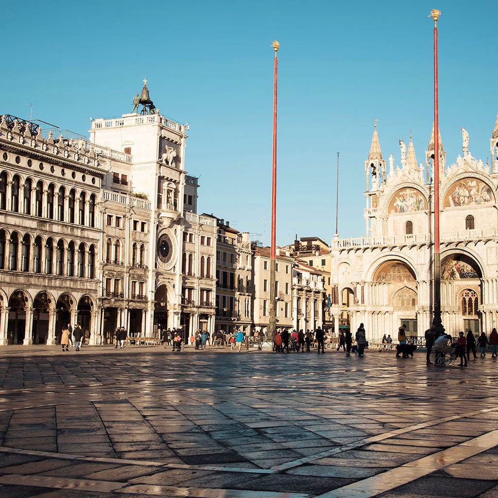 Ein Ausschnitt des Markusplatzes in Venedig